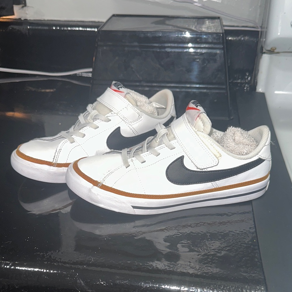 Nike Kids White and Black Sneakers with Tan Accent size 3Y
